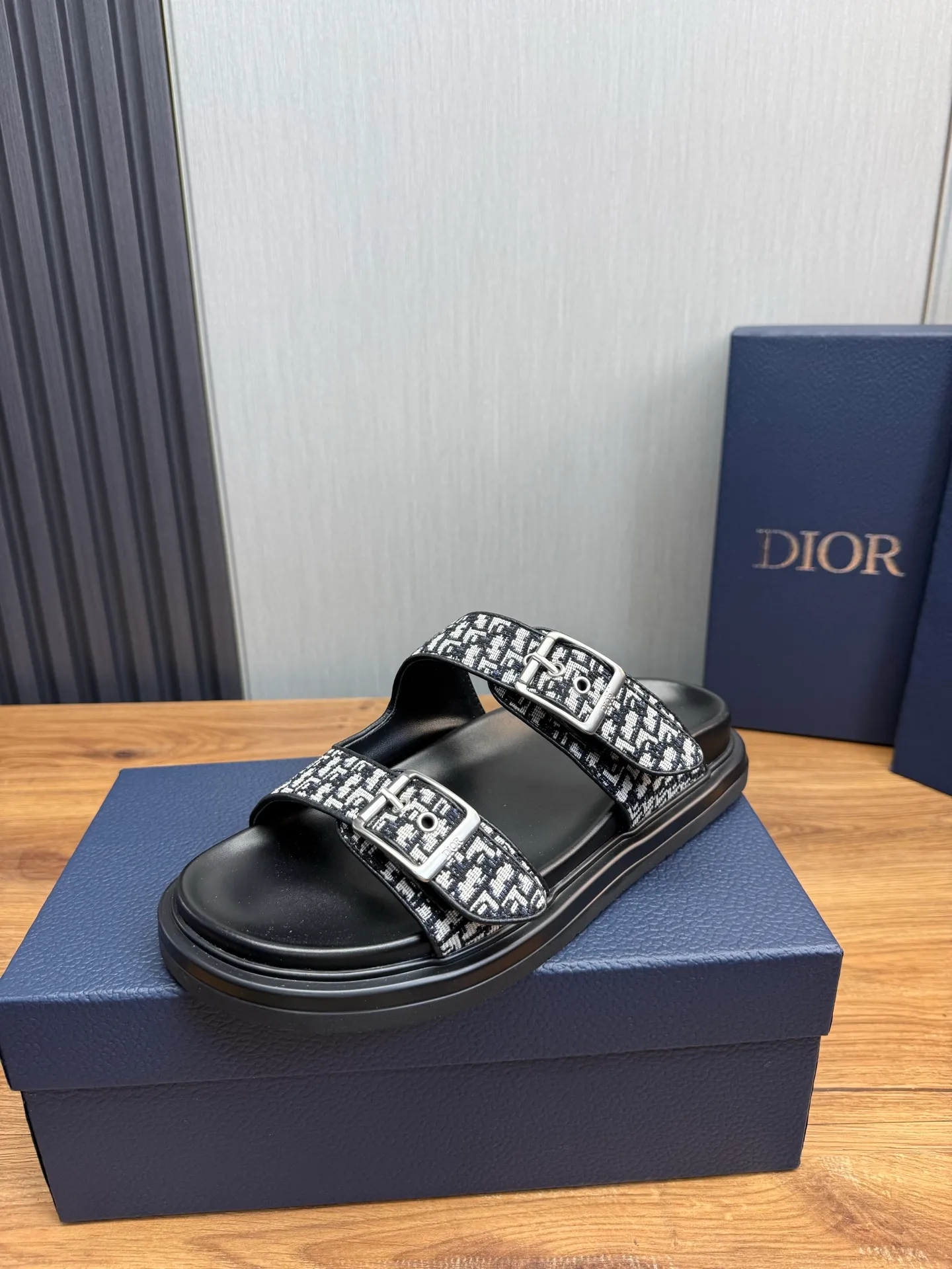 Men's shoes 💰300💰 Dior. Men's slippers 🩴Official website 1:1 production 38-45 yards 45 46 🉑️Customized original material shipped✅